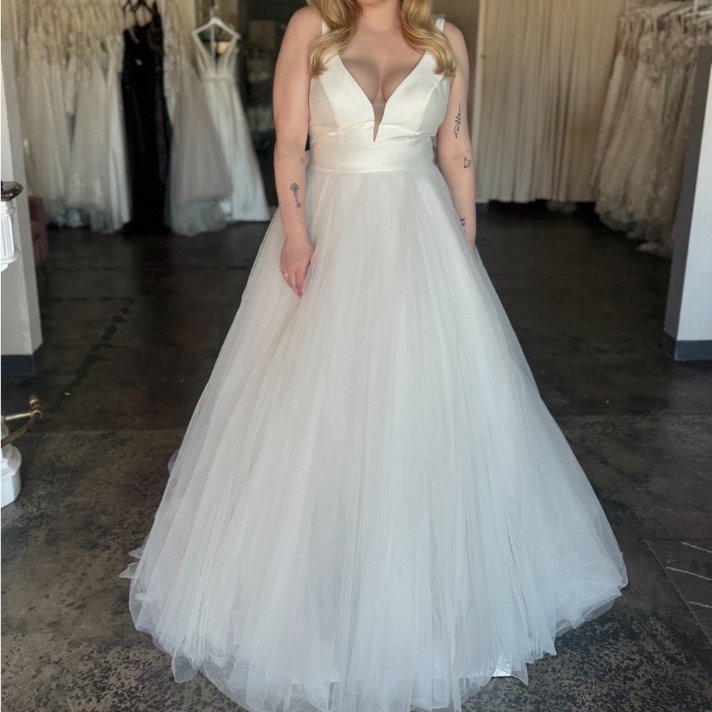 Allure Bridals Ivory Tulle Wedding Dress
